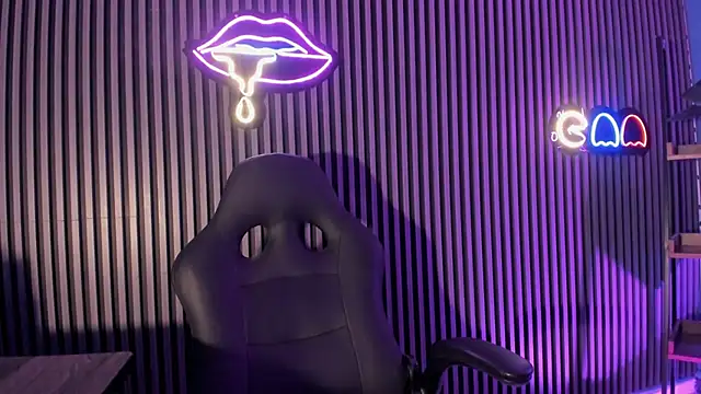 Ariana collinss online show from 25, 5, 2026