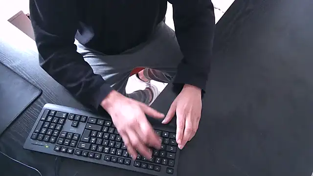 Snapshot of TRESBONNEBITE chatting on 18, 12, 2025 TRESBONNEBITE online show from 18, 12, 2025