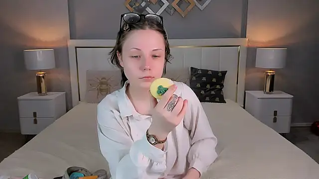 YONA WINK online show from 23, 3, 2026