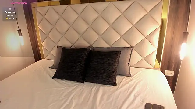 viiolet whitee online show from 18, 3, 2026