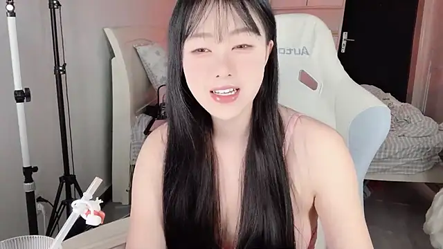Snapshot of CCmakelong chatting on 10, 6, 2026 CCmakelong online show from 10, 6, 2026