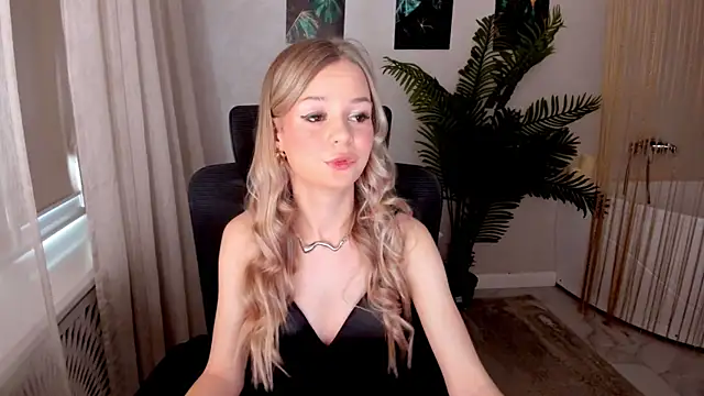 MidnighteAura online show from 18, 4, 2026