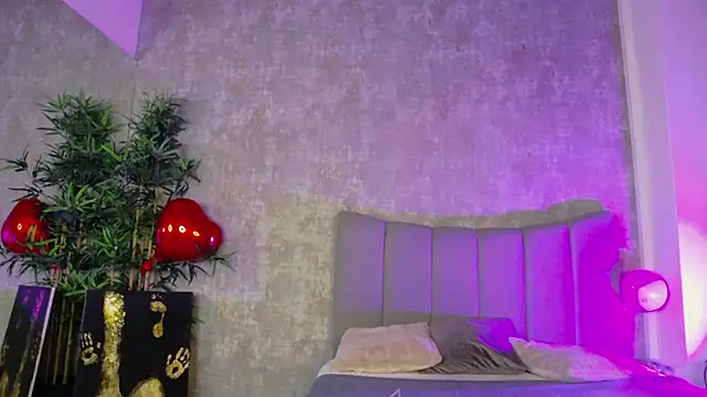 LucyRayy online show from 24, 2, 2026