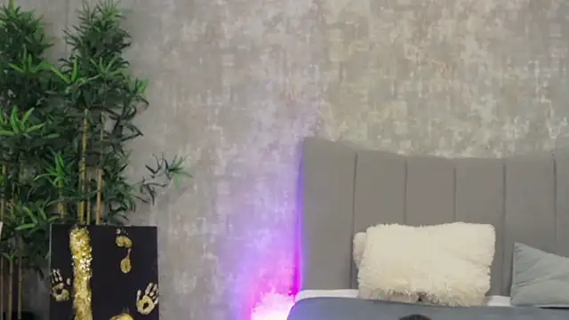 LucyRayy online show from 7, 2, 2026