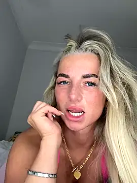 Snapshot of SexyCee_x chatting on 1, 12, 2025 SexyCee x online show from 1, 12, 2025