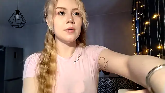 LunaPeony online show from 8, 3, 2026