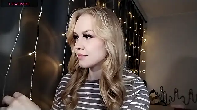 LunaPeony online show from 16, 12, 2025