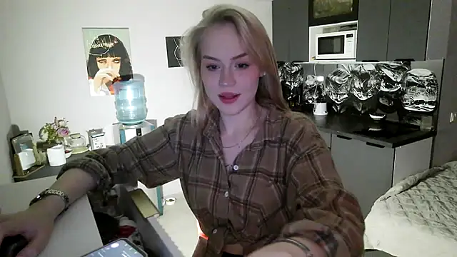 LunaPeony online show from 4, 2, 2026