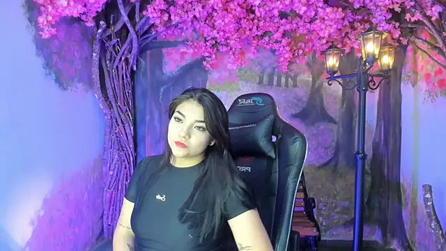 Snapshot of CurvyLunaX chatting on 1, 12, 2025 CurvyLunaX online show from 1, 12, 2025