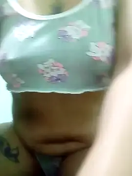 Snapshot of the-queen-of-money chatting on 2, 12, 2025 the-queen-of-money online show from 2, 12, 2025