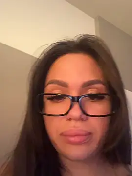 SiennaLuxexx online show from 13, 7, 2026