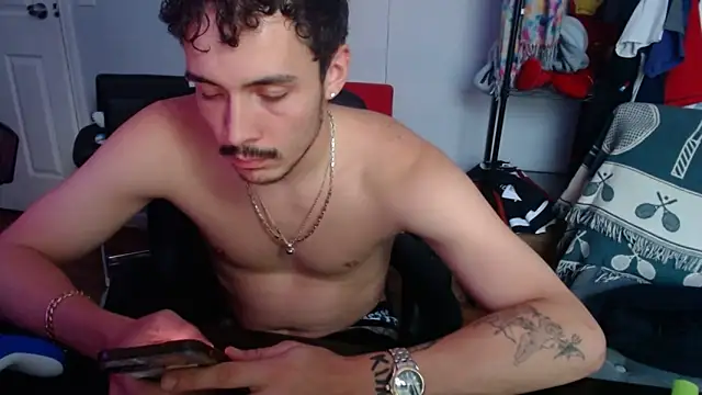 Snapshot of Longdforya chatting on 1, 4, 2026 Longdforya online show from 1, 4, 2026
