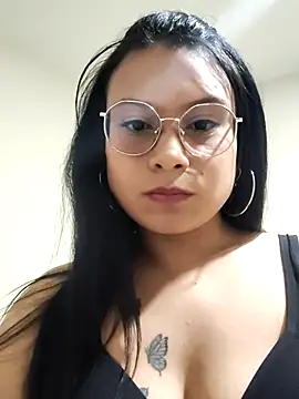 Snapshot of Laura_Daza1 chatting on 3, 12, 2025 Laura Daza1 online show from 3, 12, 2025