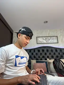 Snapshot of Lander_Cruz chatting on 13, 7, 2026 Lander Cruz online show from 13, 7, 2026