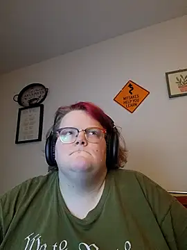 Snapshot of LiaraStrife chatting on 2, 12, 2025 LiaraStrife online show from 2, 12, 2025