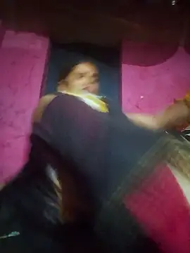 Your-shreya143 online show from 12, 4, 2026