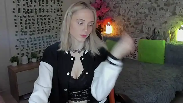 Snapshot of Gina_Gina_love chatting on 8, 5, 2026 Gina Gina love online show from 8, 5, 2026