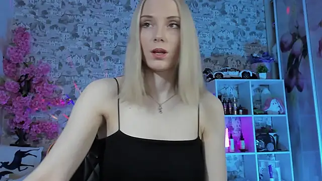 Snapshot of Gina_Gina_love chatting on 25, 4, 2026 Gina Gina love online show from 25, 4, 2026