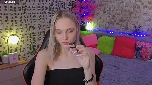 Snapshot of Gina_Gina_love chatting on 21, 5, 2026 Gina Gina love online show from 21, 5, 2026