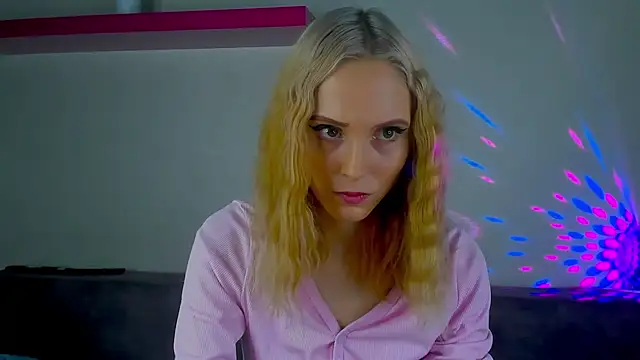 Gina Gina love online show from 22, 12, 2025