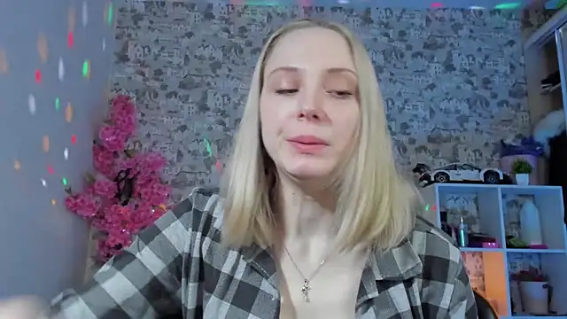 Snapshot of Gina_Gina_love chatting on 23, 4, 2026 Gina Gina love online show from 23, 4, 2026