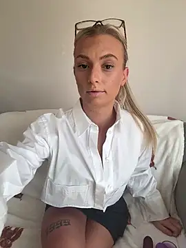 Blonde BambiXX online show from 10, 3, 2026