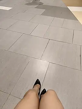 Miky Lyn online show from 4, 2, 2026