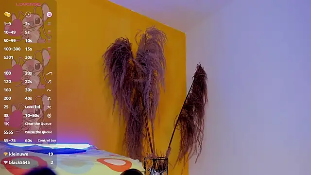 TiffanyHoustton online show from 18, 4, 2026