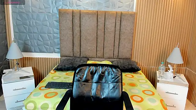 TiffanyHoustton online show from 3, 2, 2026