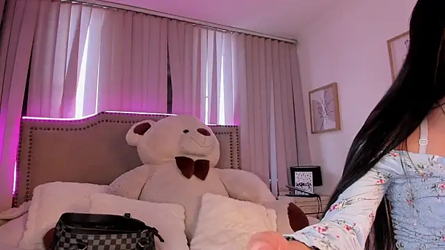 lya  brown online show from 14, 4, 2026