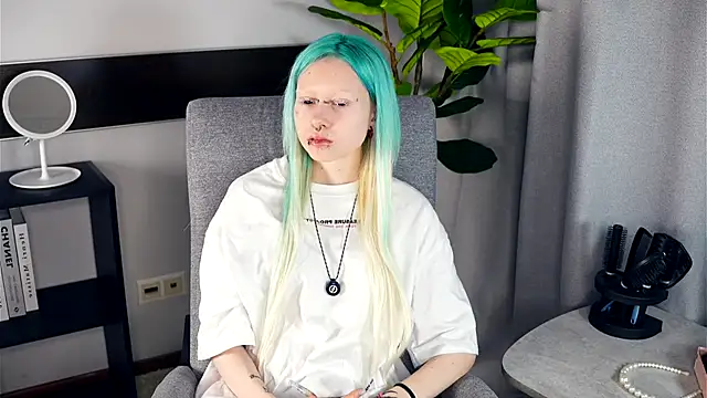 Snapshot of RendaBacke chatting on 4, 12, 2025 RendaBacke online show from 4, 12, 2025