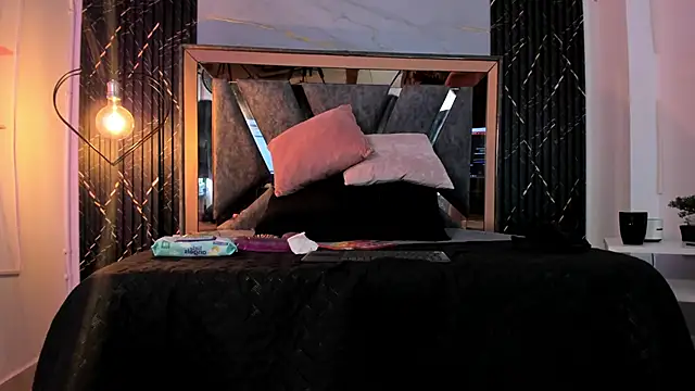 Hotty redd online show from 3, 12, 2025