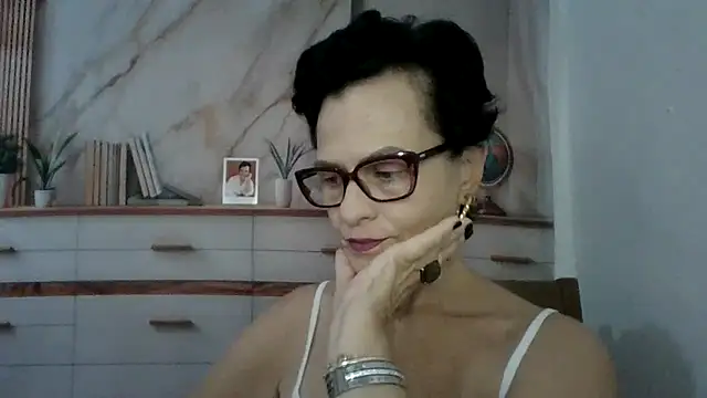 Luna-Hot0802 online show from 10, 4, 2026