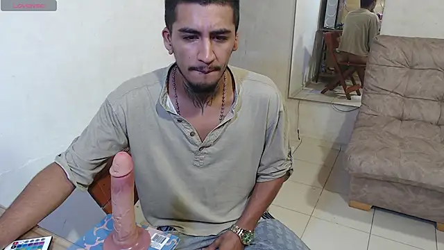 Snapshot of maxI_dick33 chatting on 4, 5, 2026 maxI dick33 online show from 4, 5, 2026