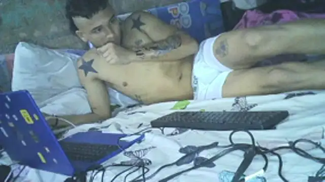 modeloxtz online show from 7, 2, 2026