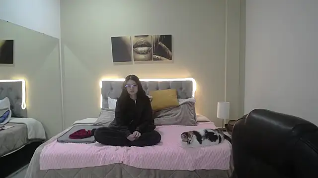 Eros Nyx  online show from 17, 12, 2025