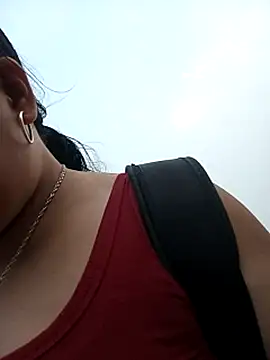 sary-hot2x online show from 15, 4, 2026