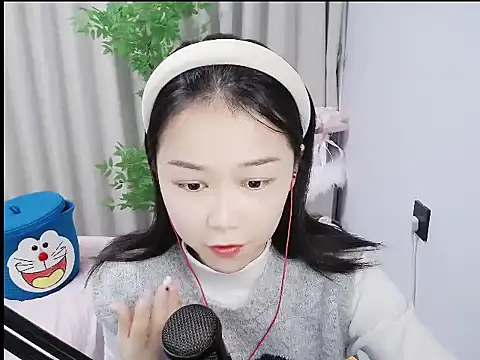 Snapshot of mili923 chatting on 18, 12, 2025 mili923 online show from 18, 12, 2025