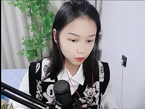 Snapshot of mili923 chatting on 5, 12, 2025 mili923 online show from 5, 12, 2025