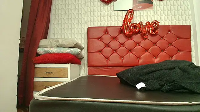 Elizabetth Roman online show from 3, 3, 2026