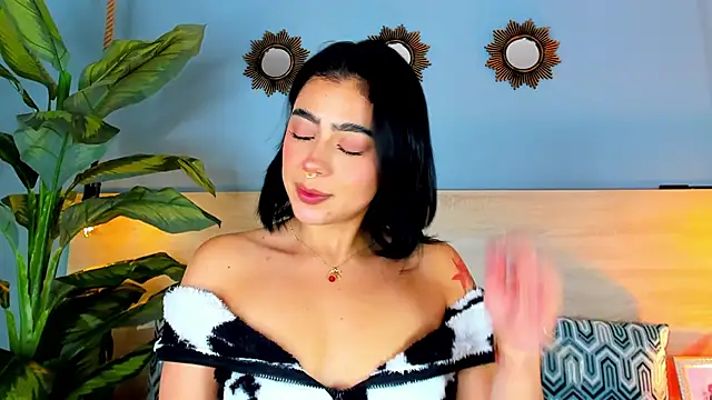 TaniaRedd  online show from 18, 4, 2026