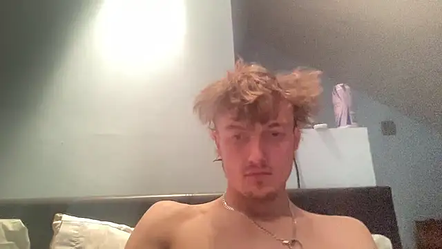 Snapshot of mackbriggs2_00 chatting on 4, 12, 2025 mackbriggs2 00 online show from 4, 12, 2025