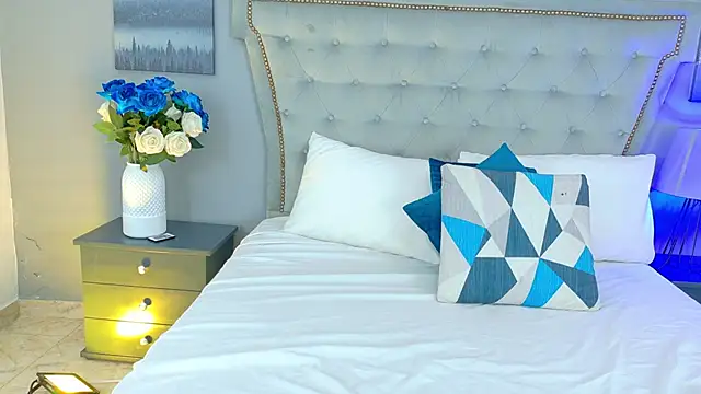 AnnieLeigt online show from 4, 3, 2026