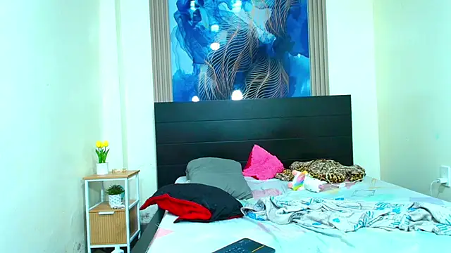 Valentina and sneider  online show from 14, 4, 2026