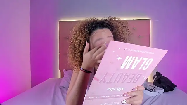 EmmaLawrence  online show from 13, 2, 2026