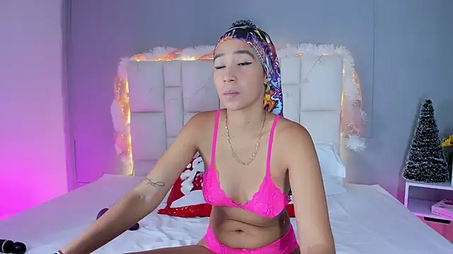 EmmaLawrence  online show from 18, 12, 2025