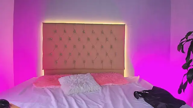 EmmaLawrence  online show from 12, 2, 2026