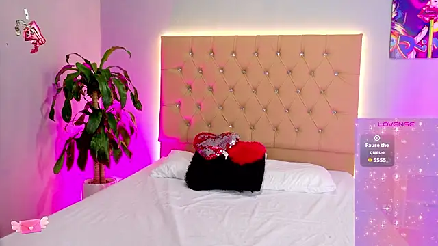 EmmaLawrence  online show from 12, 3, 2026