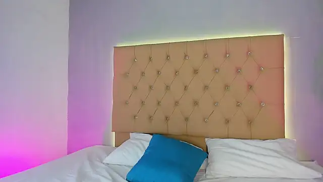 EmmaLawrence  online show from 11, 1, 2026