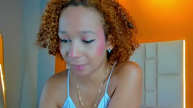 EmmaLawrence  online show from 19, 4, 2026